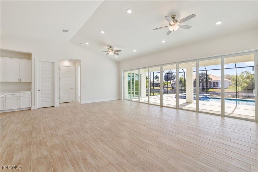 Spacious, unfurnished interior of a new home in Cape Coral, Cape Coral (Image 20).