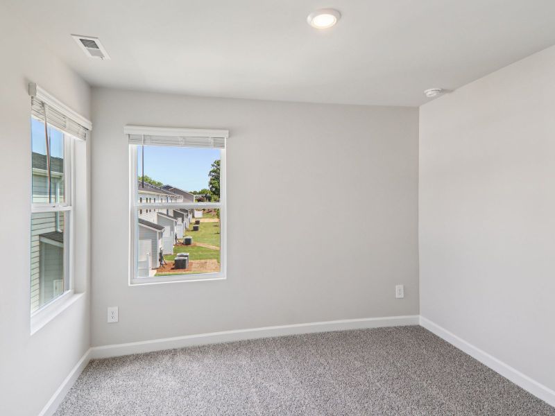 Spacious, unfurnished interior of a new home in Galloway Ridge, Charlotte (Image 18).