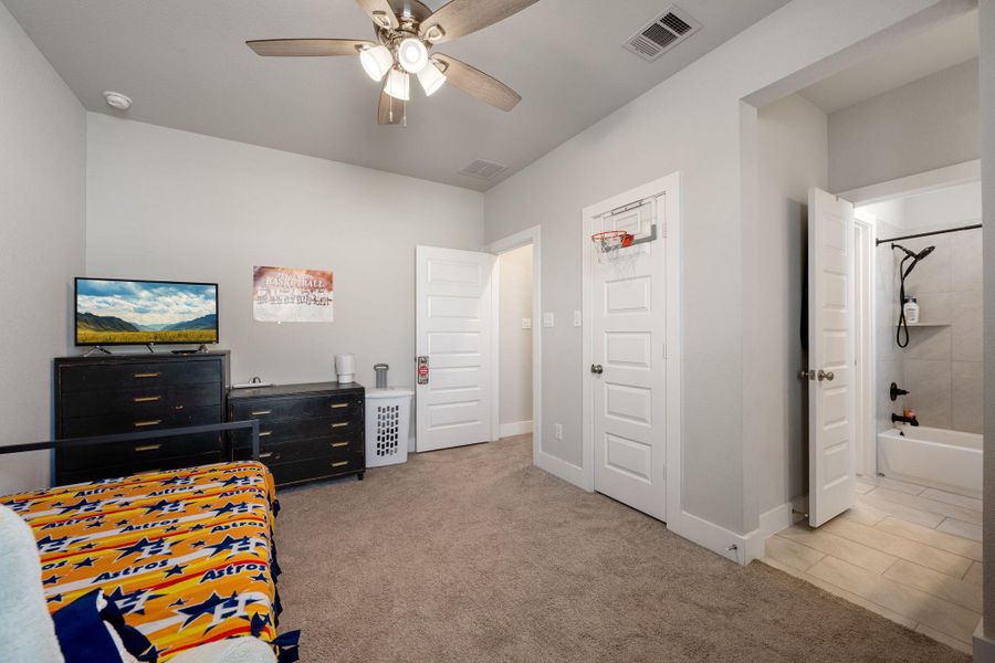 Furnished interior view inside a new home in 6 Creeks, Kyle (Image 28). Furnished interior view inside a new home in 6 Creeks, Kyle (Image 28).