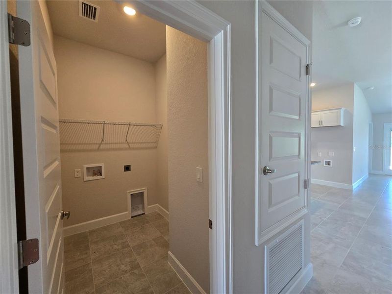 Spacious, unfurnished interior of a new home in Twisted Oaks, Beverly Hills (Image 27). Spacious, unfurnished interior of a new home in Twisted Oaks, Beverly Hills (Image 27).