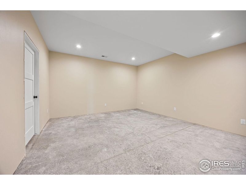 Spacious, unfurnished interior of a new home in , Milliken (Image 40).