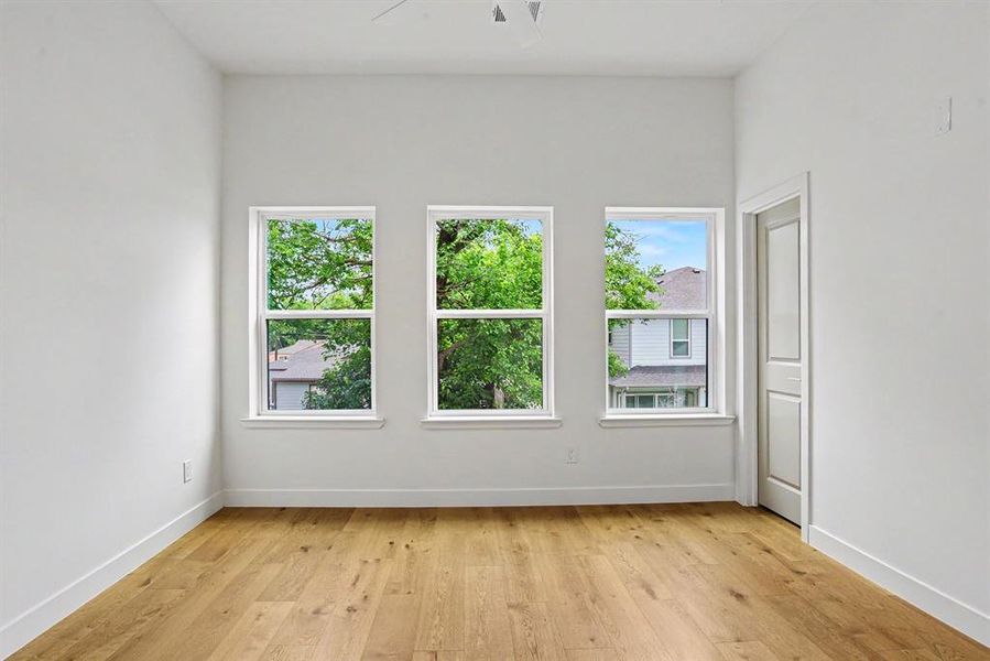 Spacious, unfurnished interior of a new home in , Dallas (Image 16).