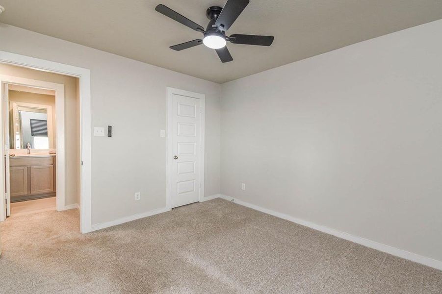 3rd bedroom with 3rd bathroom just across from the bedroom