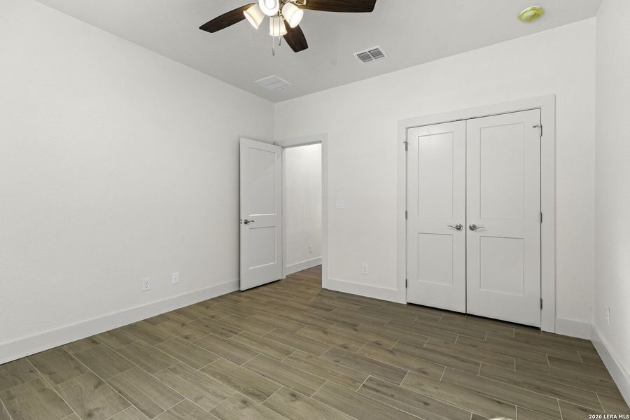 Spacious, unfurnished interior of a new home in , Canyon Lake (Image 23).