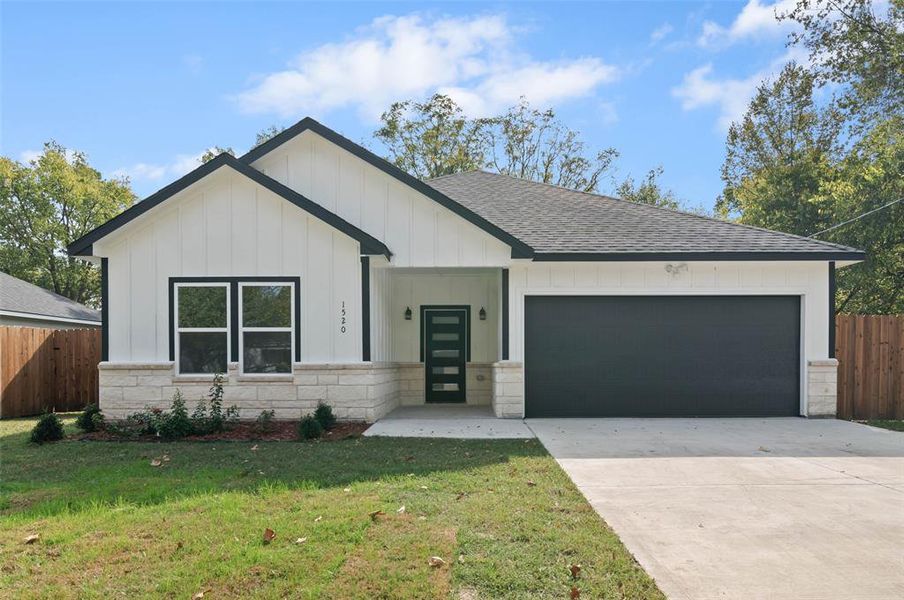 Front exterior of a new home in , Gainesville, TX, highlighting curb appeal (Image 18). Front exterior of a new home in , Gainesville, TX, highlighting curb appeal (Image 18).