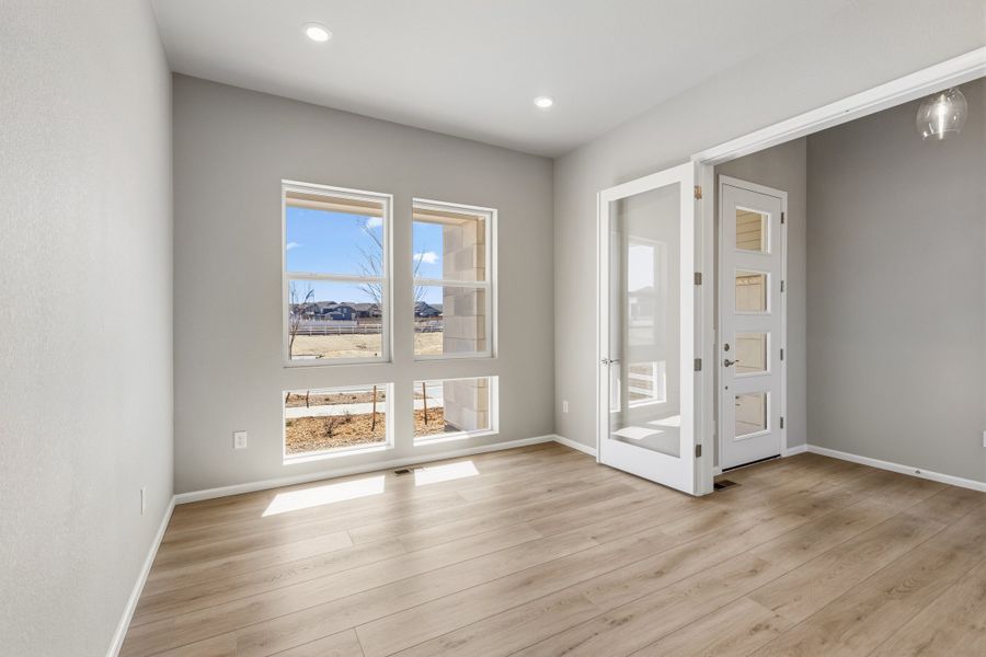 Spacious, unfurnished interior of a new home in The Estates Collection at Murphy Creek, Aurora (Image 13).