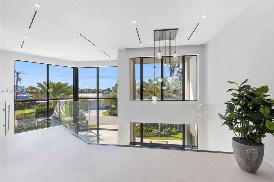 Spacious, unfurnished interior of a new home in , Fort Lauderdale (Image 23).