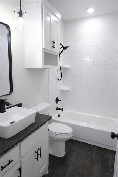 Furnished interior view inside a new home in , Denison (Image 4).