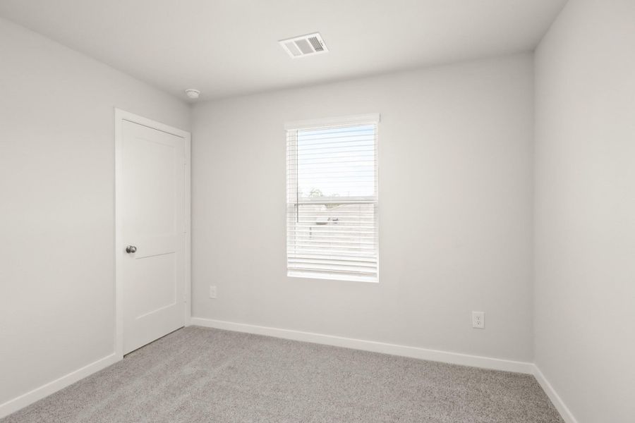 Spacious, unfurnished interior of a new home in Crockett Meadows, Conroe (Image 17).