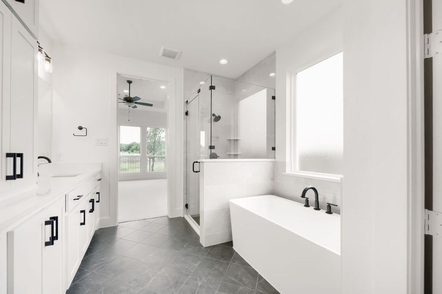 733 Red Cedar - Primary Bathroom