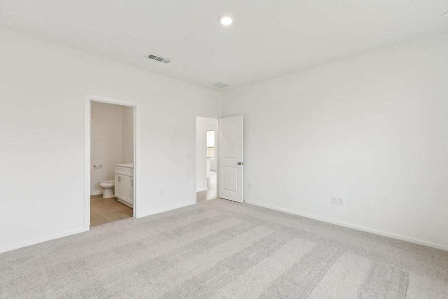 Spacious, unfurnished interior of a new home in Mavera, Conroe (Image 19).