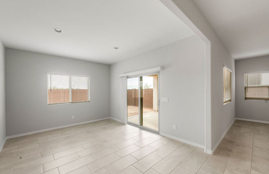 Spacious, unfurnished interior of a new home in El Cidro, Goodyear (Image 19).