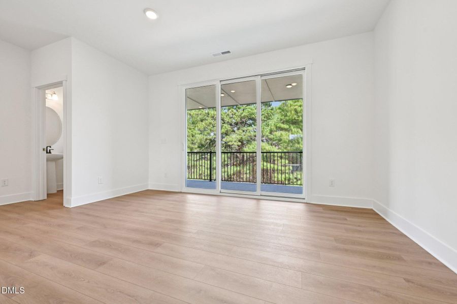 18-web-or-mls-Dunzo Dr-S1203-018