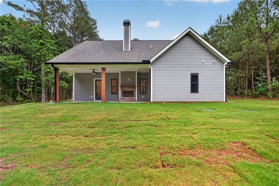 Exterior details and patio area of a home in , Silver Creek (Image 25).
