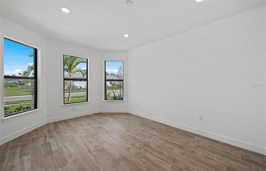 Spacious, unfurnished interior of a new home in , North Port (Image 10).