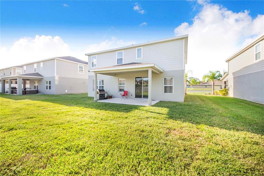 Exterior details and patio area of a home in , Winter Haven (Image 2).