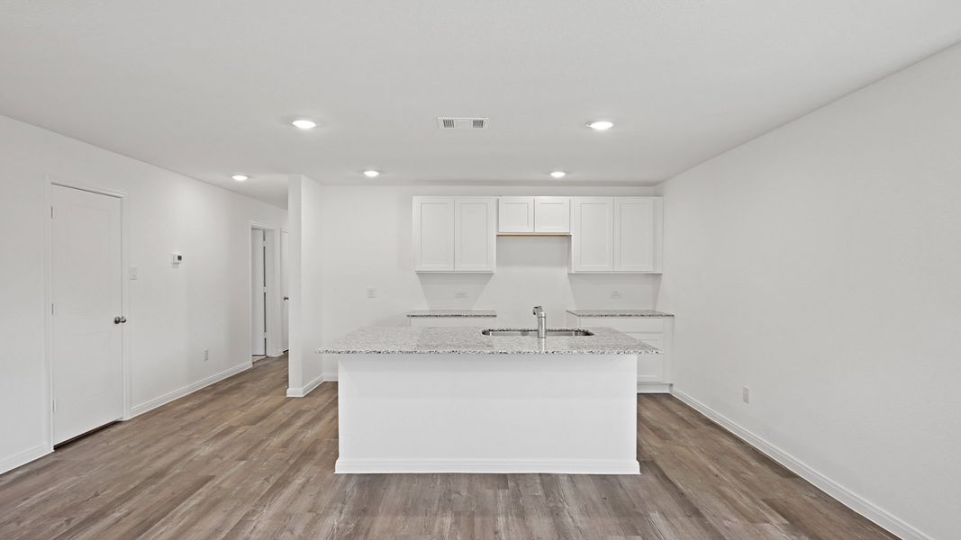 Spacious, unfurnished interior of a new home in McCrorey Trails, Conroe (Image 15).