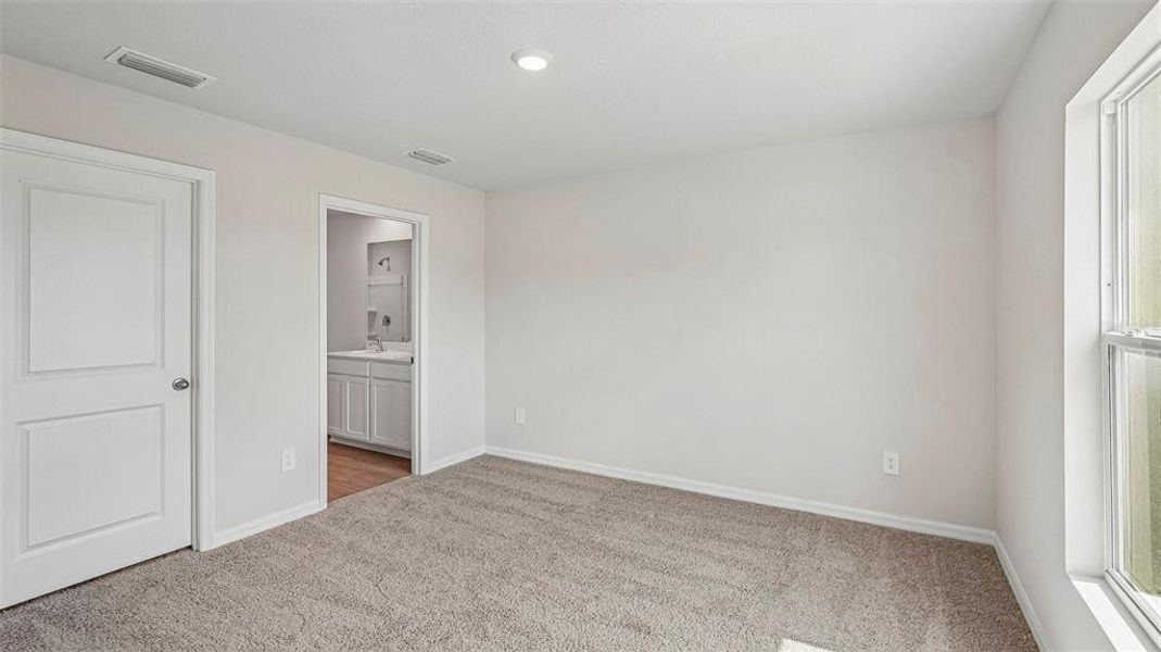Spacious, unfurnished interior of a new home in Oakfield Lakes, Parrish (Image 7). Spacious, unfurnished interior of a new home in Oakfield Lakes, Parrish (Image 7).
