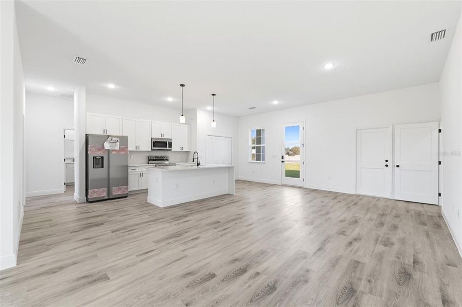 Spacious, unfurnished interior of a new home in , Ocala (Image 33).