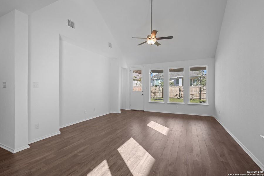 Spacious, unfurnished interior of a new home in Davis Ranch, San Antonio (Image 14).