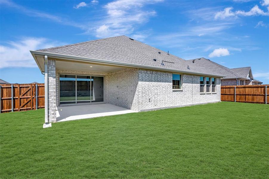Exterior details and patio area of a home in Elevon, Lavon (Image 3).