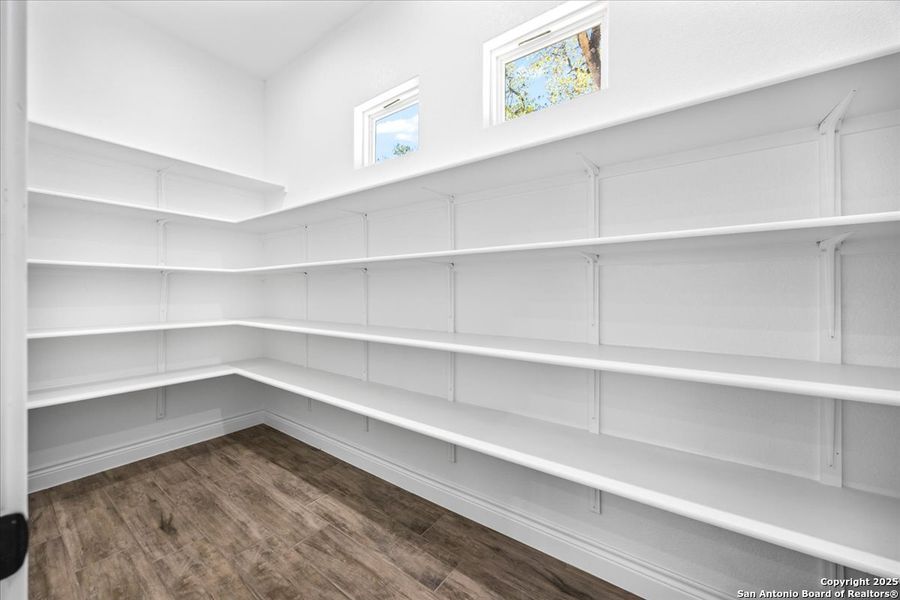 Spacious, unfurnished interior of a new home in , La Vernia (Image 24).