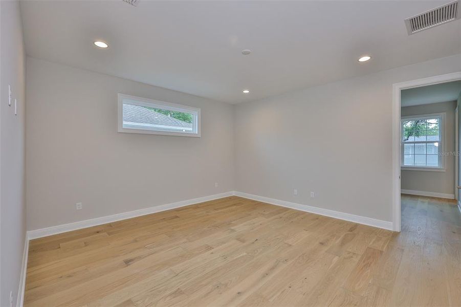 Spacious, unfurnished interior of a new home in , Tampa (Image 44).