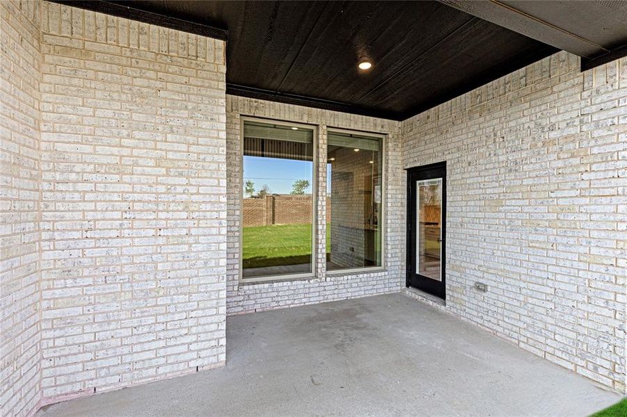 Exterior details and patio area of a home in Creekview Meadows, Celina (Image 28).
