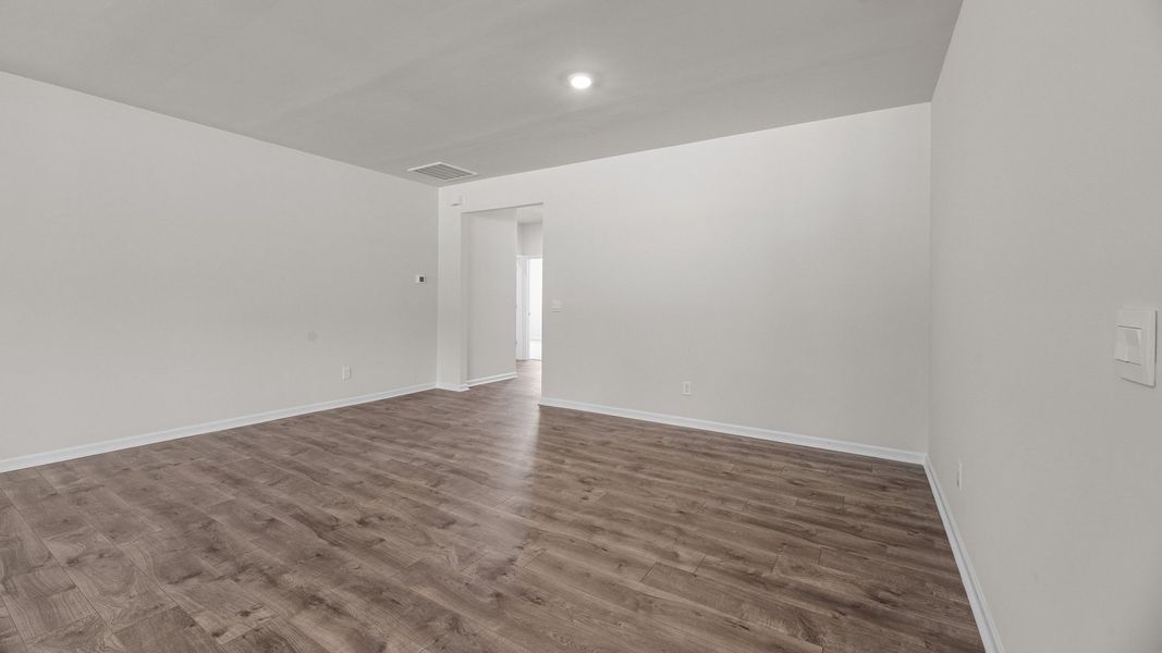Spacious, unfurnished interior of a new home in Cambridge Park, Mebane (Image 19).