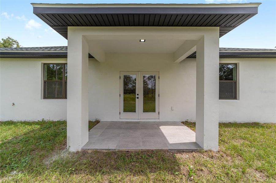 Exterior details and patio area of a home in , Ocala (Image 26).