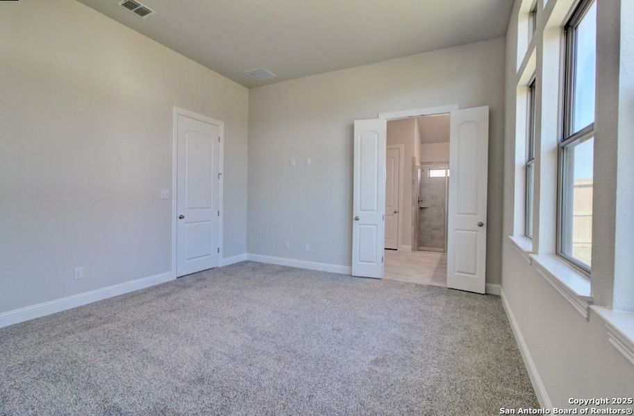Spacious, unfurnished interior of a new home in Meyer Ranch – Premier, New Braunfels (Image 13).