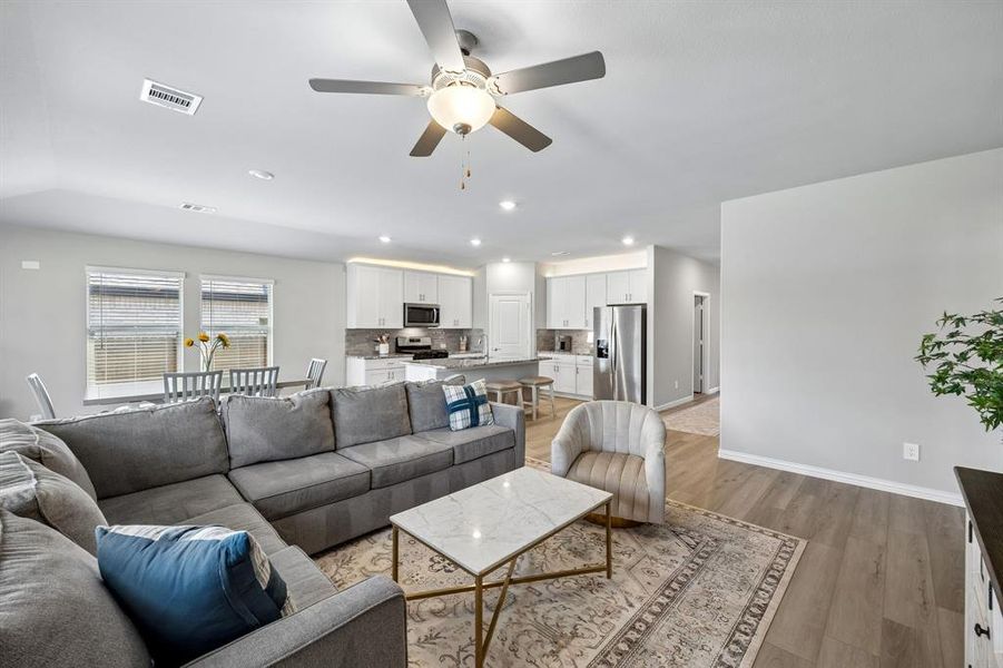 Furnished interior view inside a new home in Cibolo Hills, Fort Worth (Image 6).