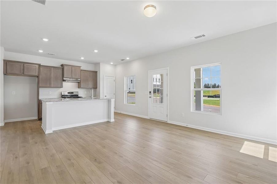 Spacious, unfurnished interior of a new home in Magnolia Trace, Flowery Branch (Image 19).