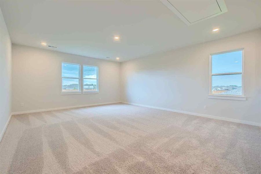 Spacious, unfurnished interior of a new home in The Estates Collection at Overland Grove, Forney (Image 18).