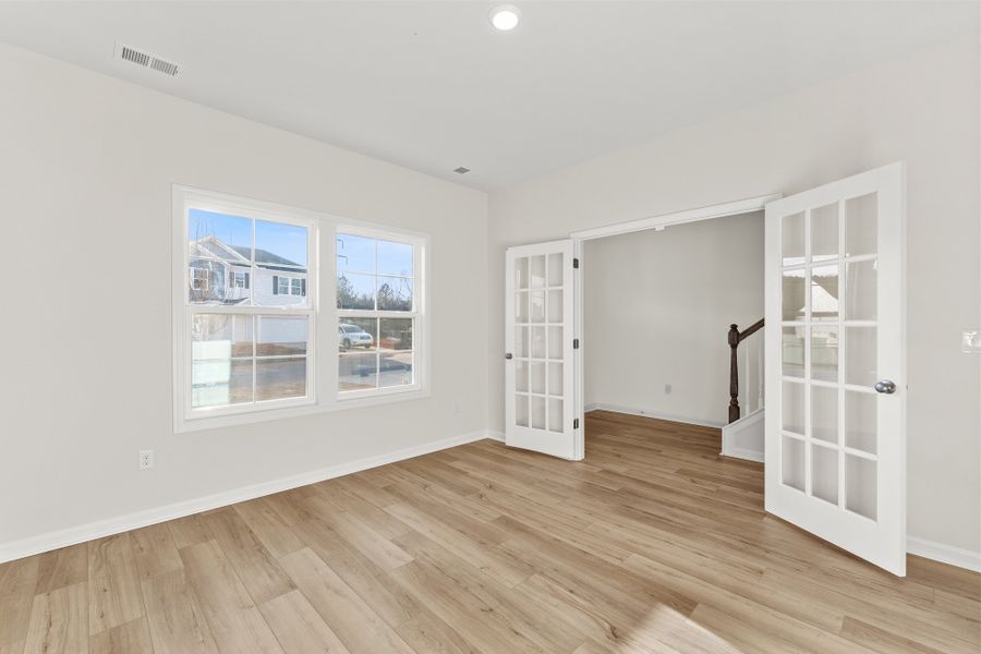 Spacious, unfurnished interior of a new home in Fairview Falls, Chesnee (Image 16).