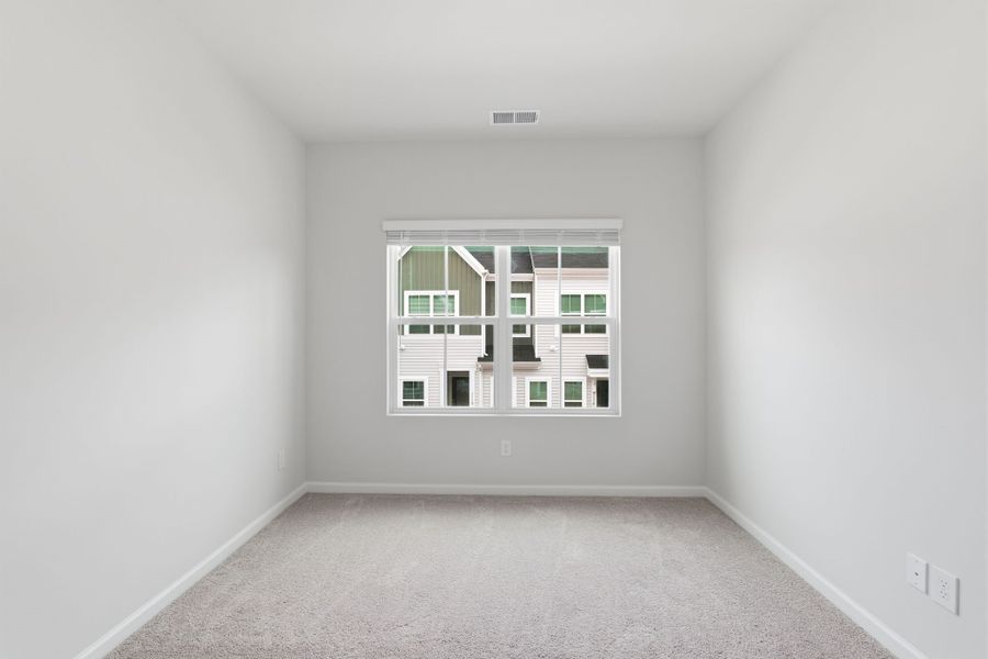 Spacious, unfurnished interior of a new home in Lakeview Village, Charlotte (Image 26).