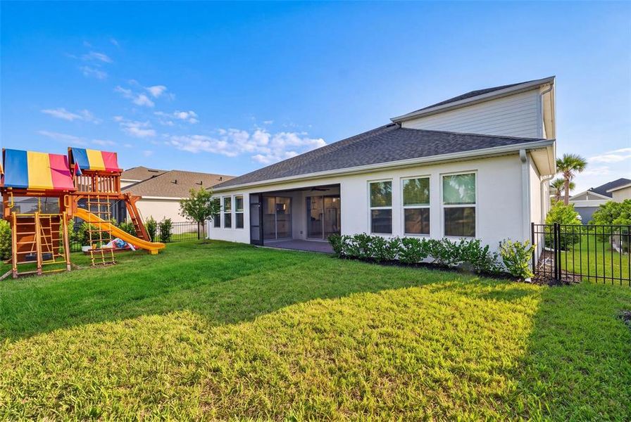 Exterior details and patio area of a home in , Bradenton (Image 30).