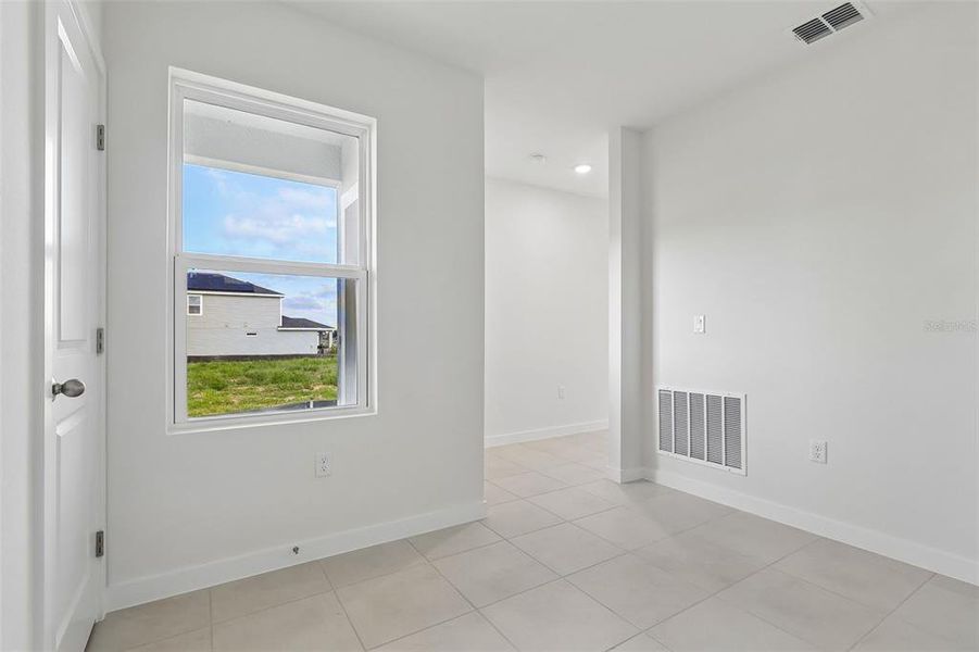 Spacious, unfurnished interior of a new home in Hamilton Bluff, Haines City (Image 27).