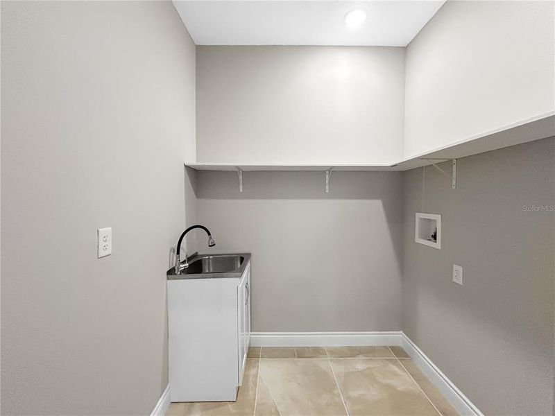 Spacious, unfurnished interior of a new home in , Davenport (Image 24).