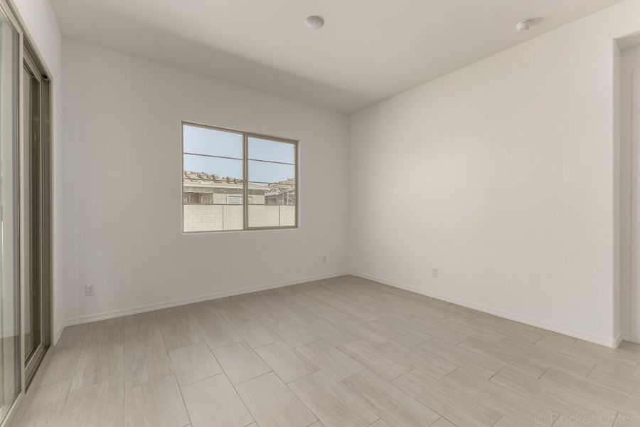 Spacious, unfurnished interior of a new home in Empire Pointe, Queen Creek (Image 8).