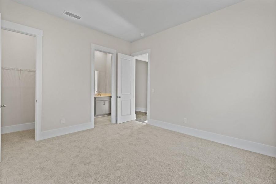 Spacious, unfurnished interior of a new home in Red Bird Manor, Jefferson (Image 29).