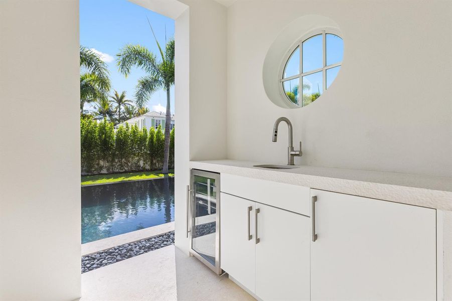 Cabana Wet Bar to Pool