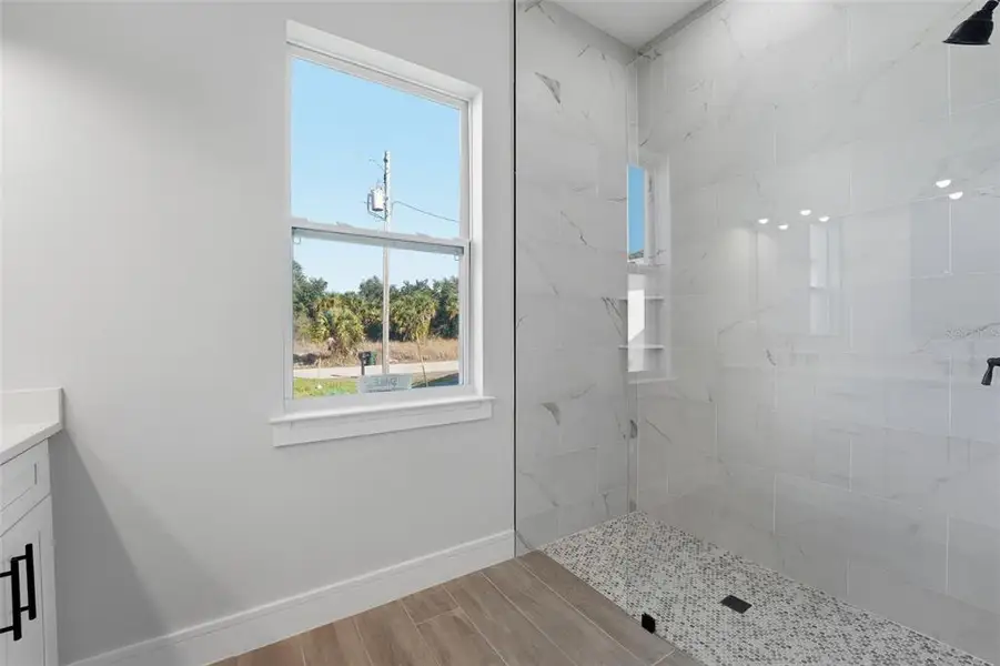 Spacious, unfurnished interior of a new home in , North Port (Image 16).