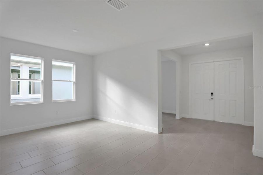 Spacious, unfurnished interior of a new home in Angeline, Land O' Lakes (Image 28).