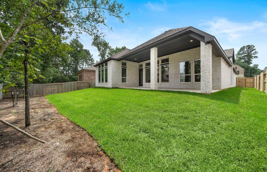 Exterior details and patio area of a home in The Woodlands Hills 65′, Willis (Image 28).