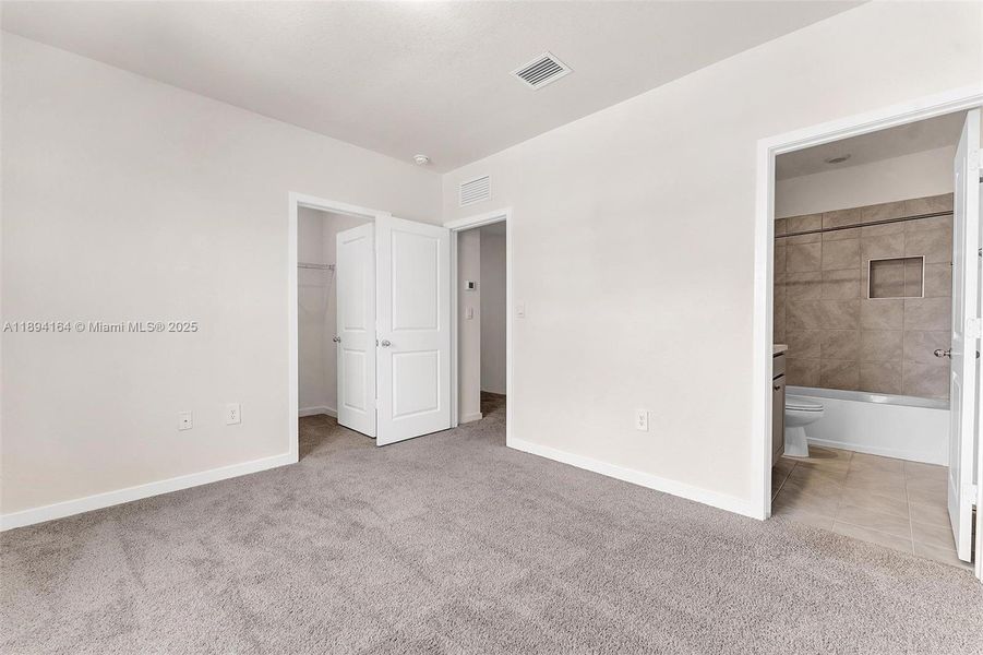 Spacious, unfurnished interior of a new home in , Florida City (Image 25).