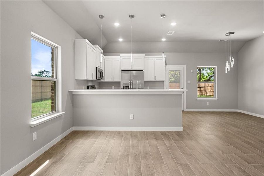 Spacious, unfurnished interior of a new home in , Kerens (Image 21).