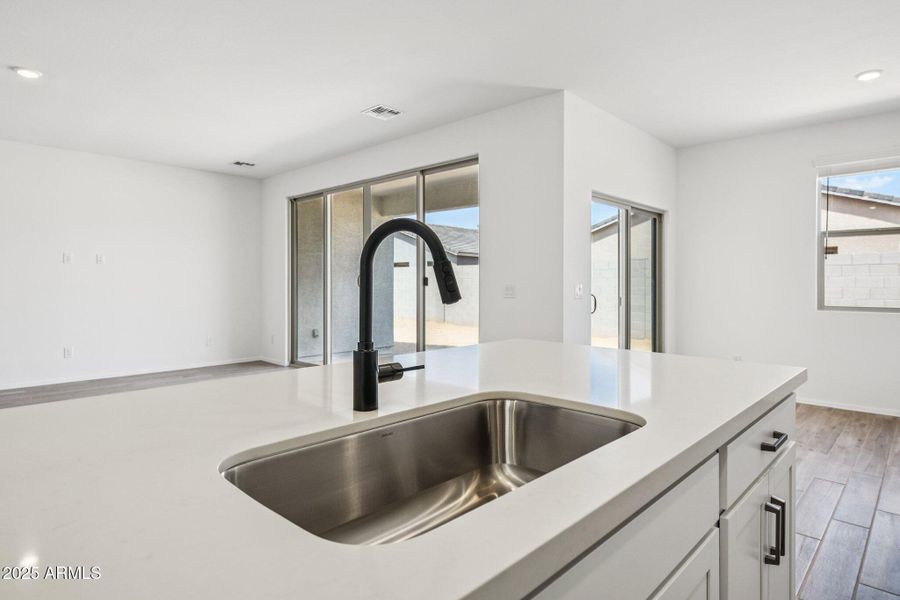 11-web-or-mls-W Cansados Rd-S2408-011