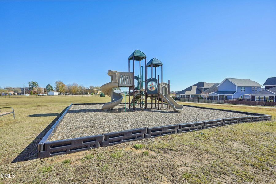 54-web-or-mls-Commons Cir-2511-904