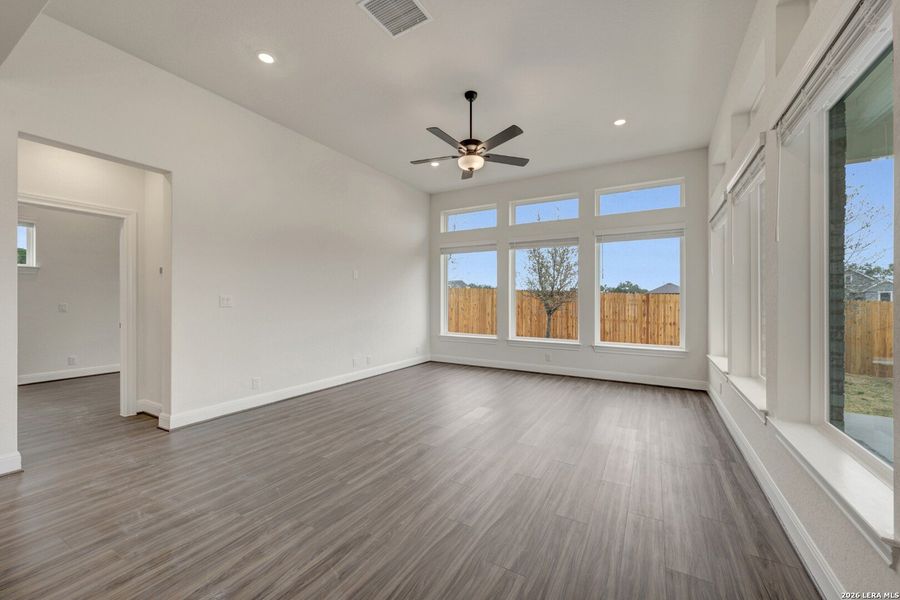 Spacious, unfurnished interior of a new home in Davis Ranch 50', San Antonio (Image 26).
